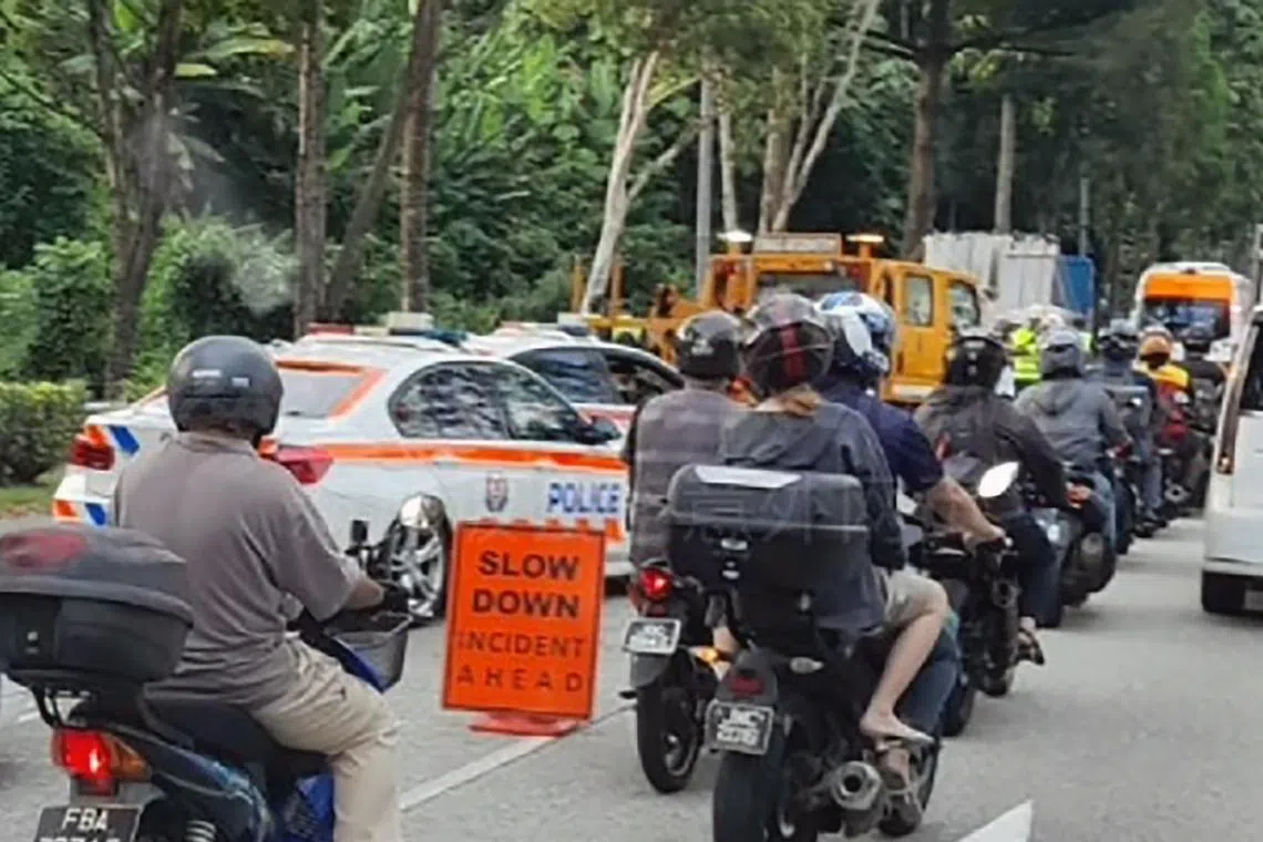 致命车祸发生后，现场出现拥堵状况。 （取自脸书）