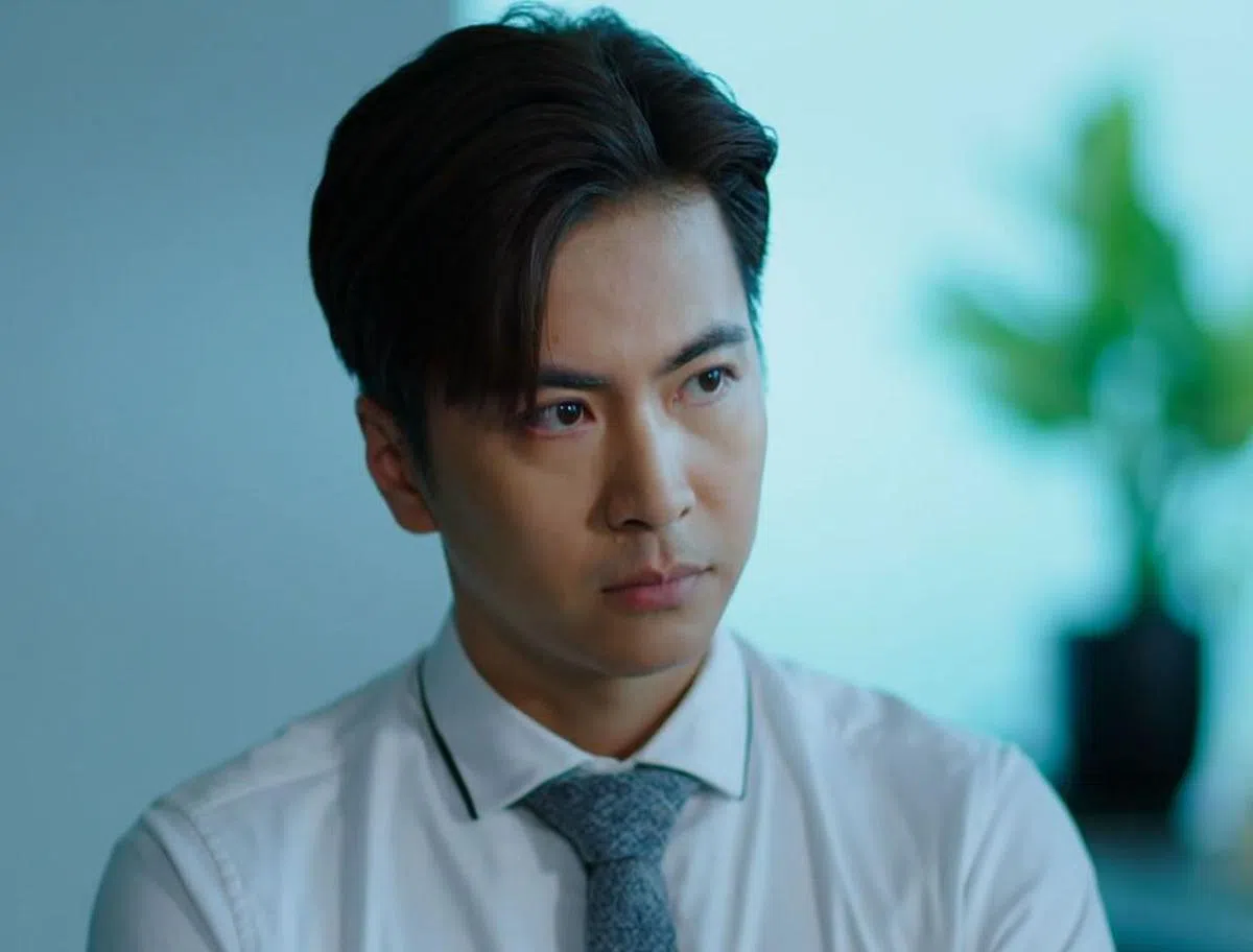 徐彬的角色“沈明星”总是绷着脸。（截自视频）