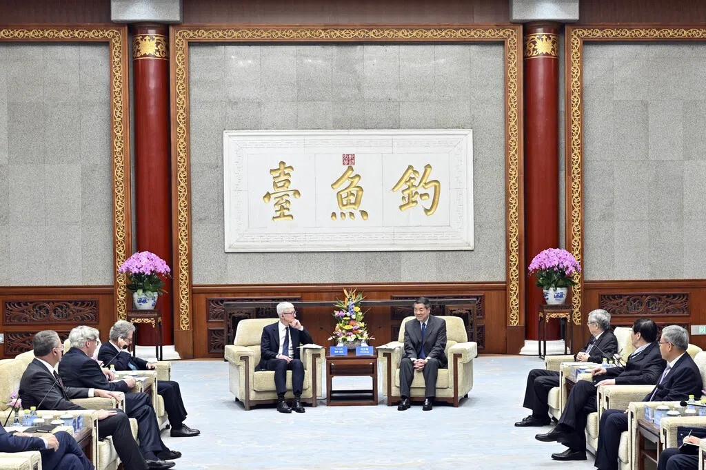 清华经管顾委会会议 97岁朱镕基托人问候