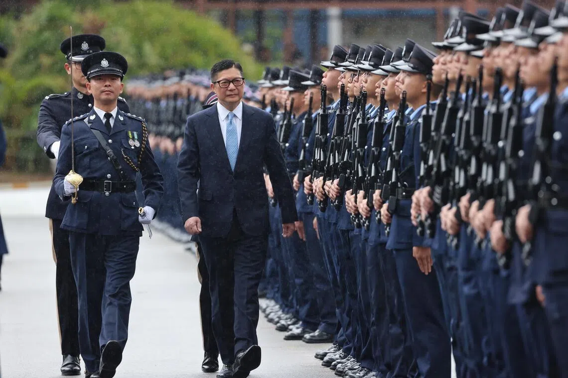港保安局长以习近平早年经历 吁警员“自找苦吃”