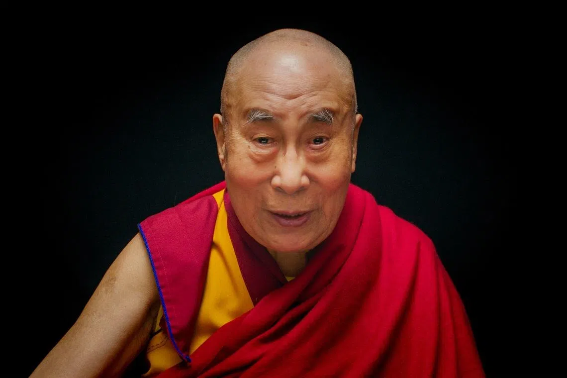 纪录片采“互动直接注视”手法拍摄，营造达赖喇嘛注视观者的视觉效果。（Das Kollektiv GmbH提供）