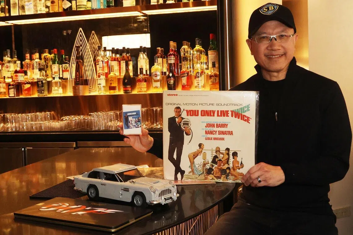 邵在强是邵氏机构的第三代领导，他自认是占士邦粉丝，私下收集不少电影的周边商品。（邬福梁摄）