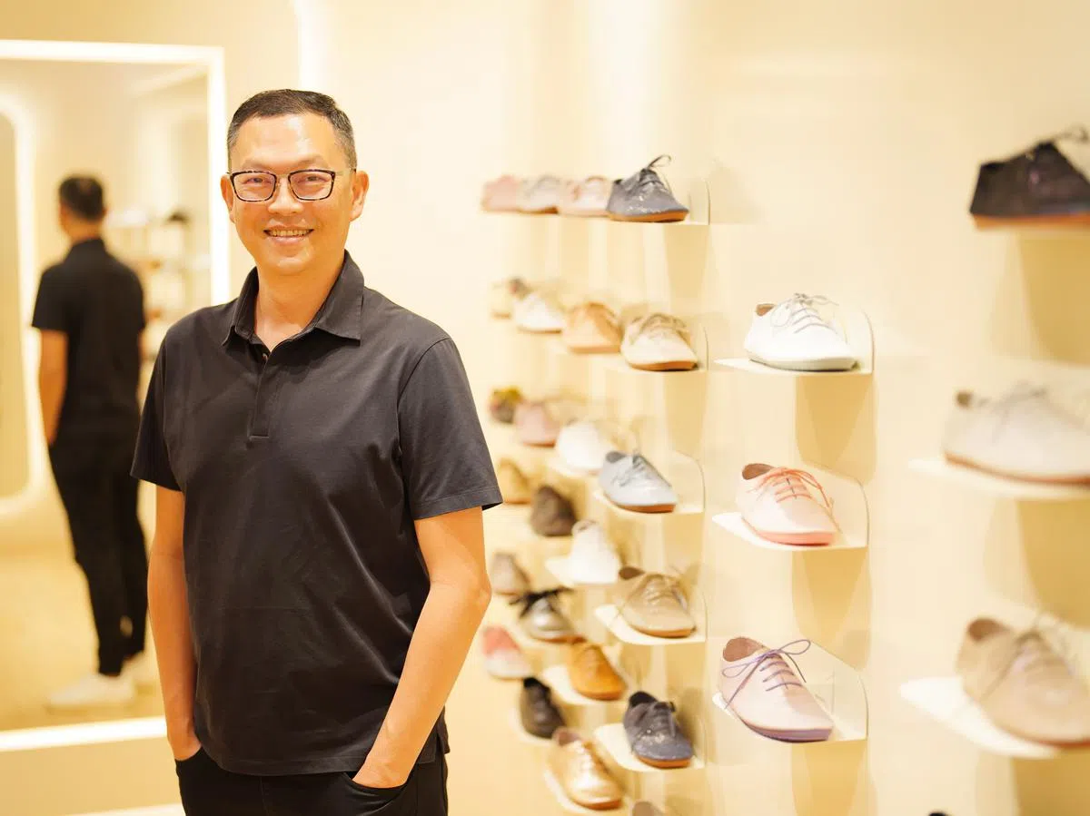 Anothersole创办人之一徐永华走在路上总会留意路人的鞋子。（何家俊摄）