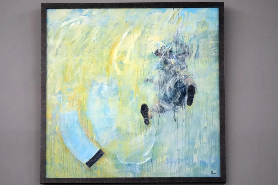 方良《重现青天》，看似抽象，细看具象。（谢智扬摄）