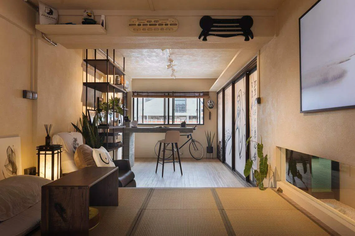 就像一些传统的日式旅馆，只要收起榻榻米上的日式床垫，同个空间就能化身为起居室。（PI Architects）