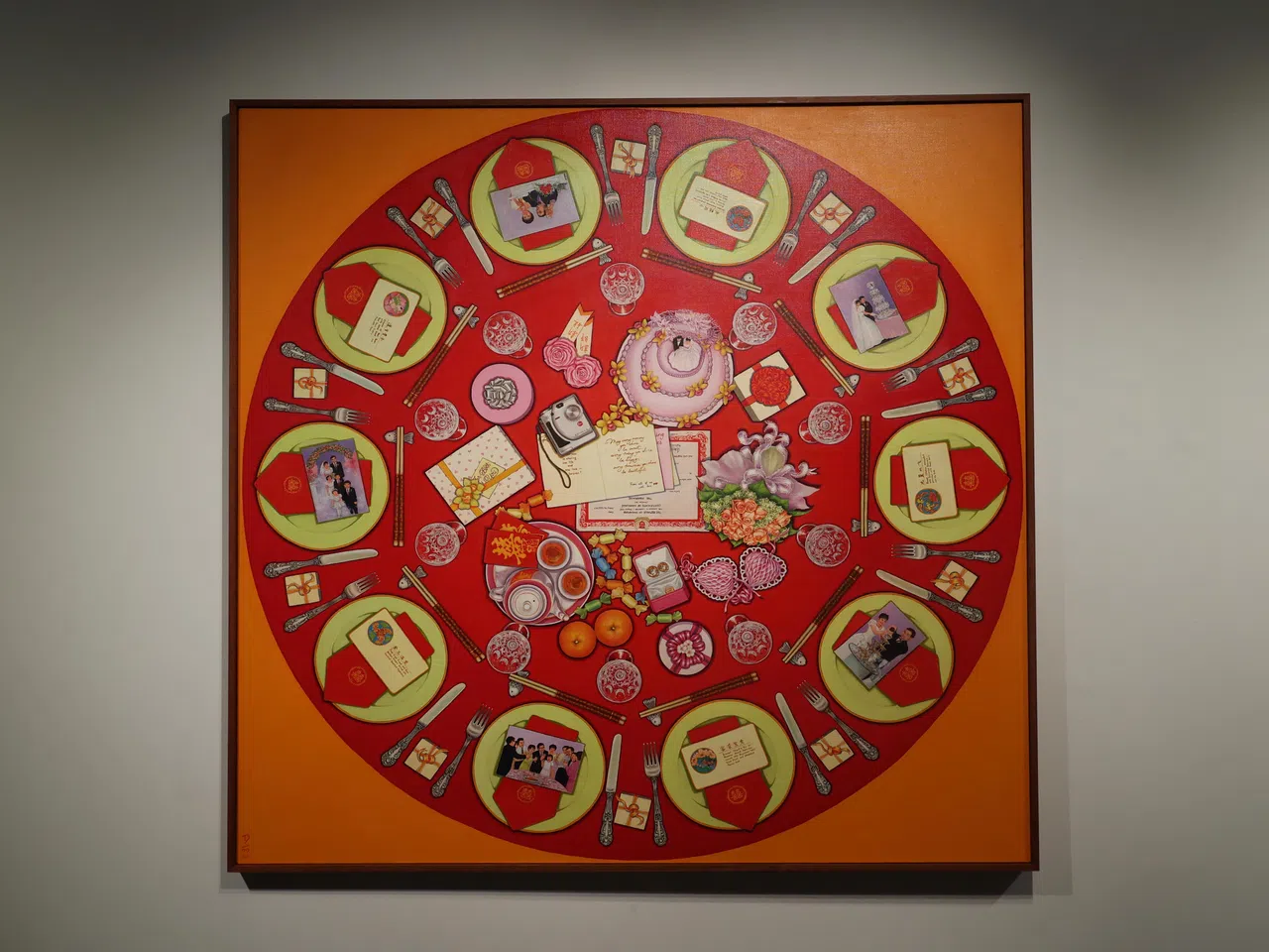 陈月丽油画《喜宴》（2001）表现出与家人的亲密感。（唐家鸿摄）