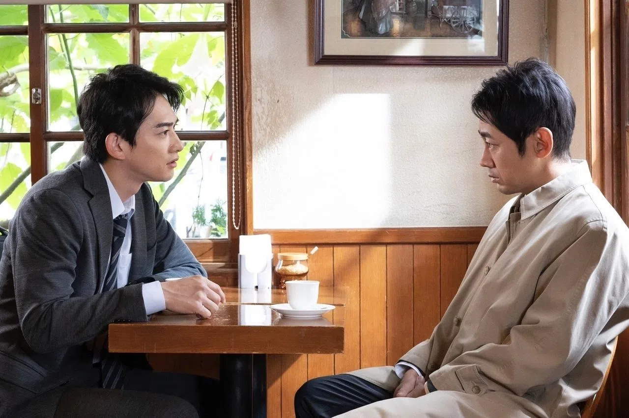 町田启太（左）、小泉孝太郎演记者与警察的角色。（互联网）