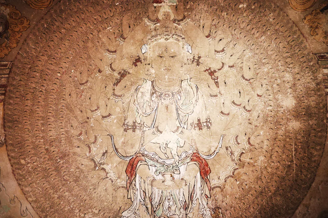第3窟是莫高窟唯一以观音为主题的佛窟，其千手千眼观音画工精湛。（陈渊庄摄）