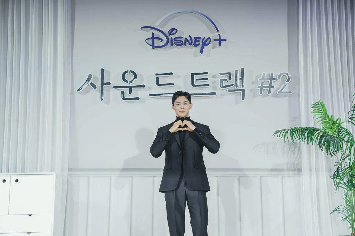 孙挺赫首次拍戏，曾一度质疑自己的演技。（Disney+ 提供）