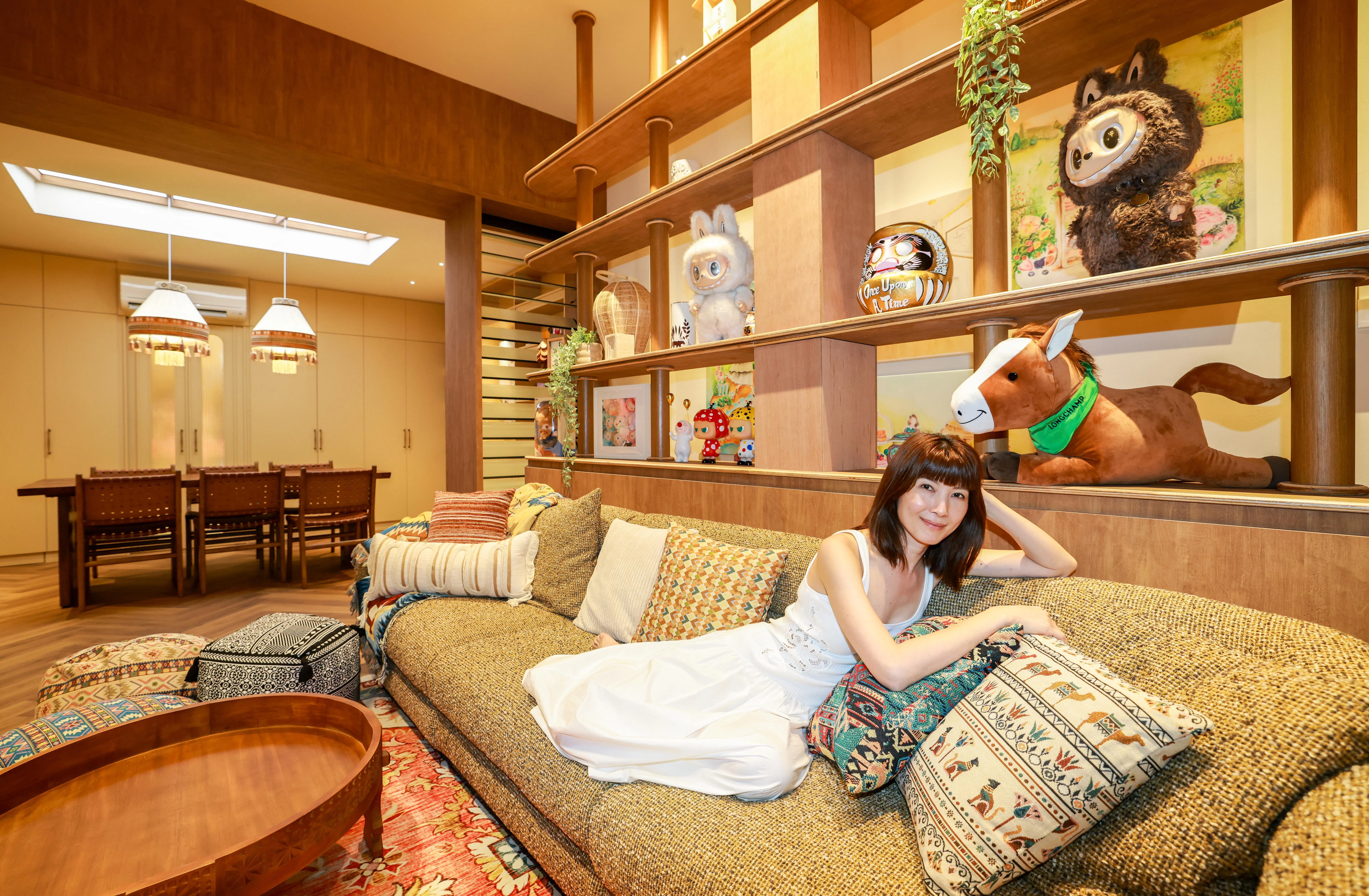 偌大的空间被赋予多重用途，一侧为烘焙厨房与门市，另一侧是YouTube频道“萱视界”的工作室与拍摄空间。（陈斌勤摄）