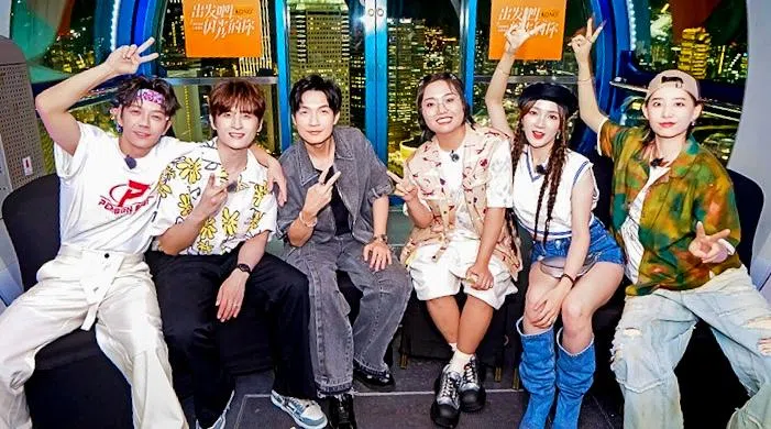 9月来新加坡录制《出发吧！闪光的你》的中国艺人包括王栎鑫（左起）、张远、陈楚生、李雪琴、孟佳和李斯丹妮。（互联网）
