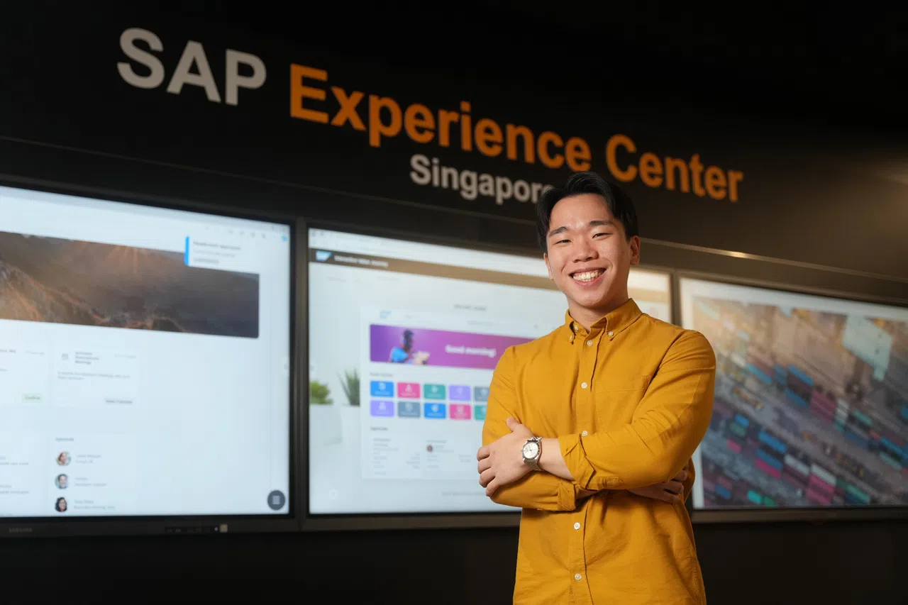 陈培凯从音乐人兼餐饮业者，转行成为德国软件供应商SAP新加坡实验室的一名AI数据工程师。（谢智扬摄）