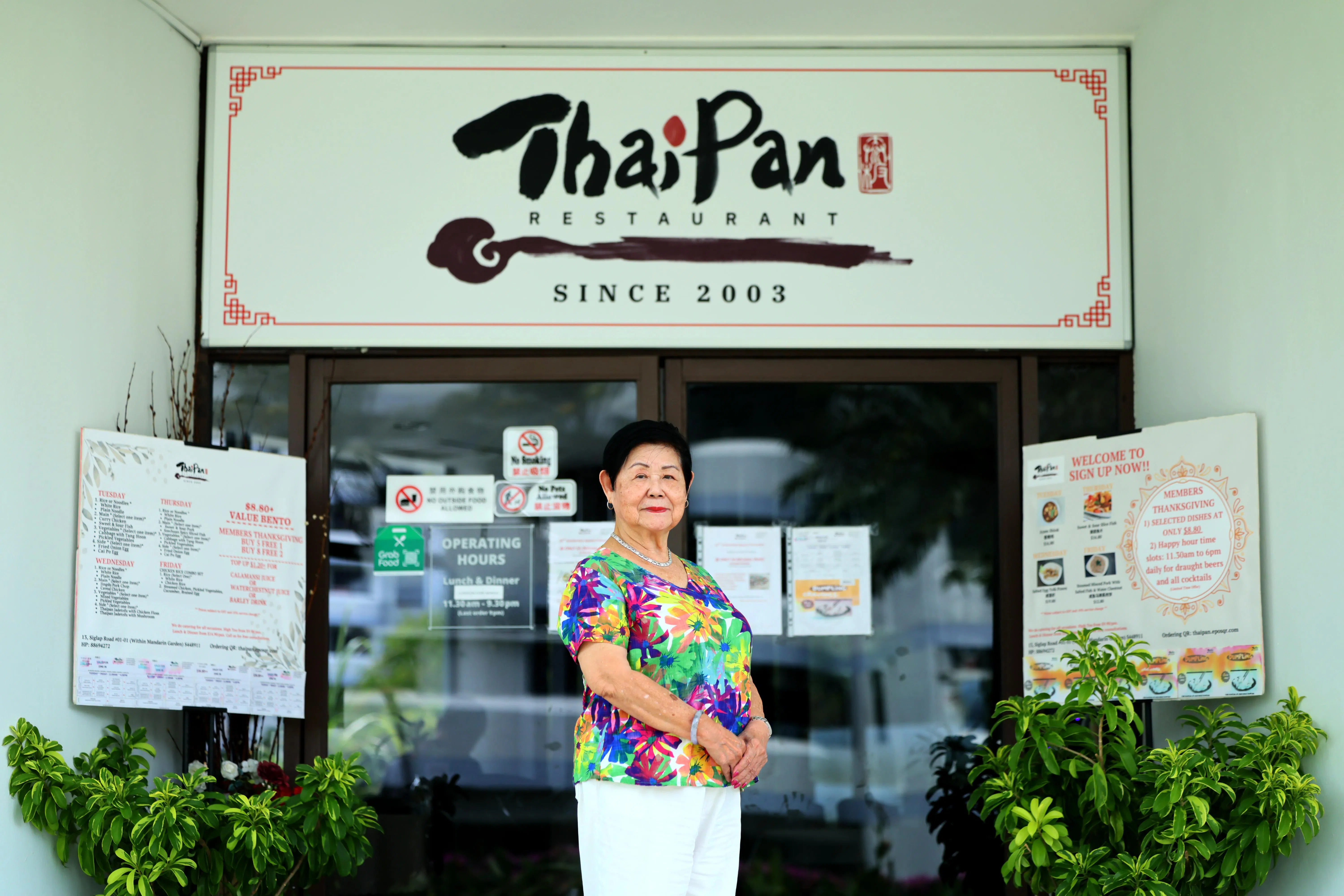 杨瑞玲本想退休，但放不小多年来与她并肩作战的员工。（龙国雄摄）