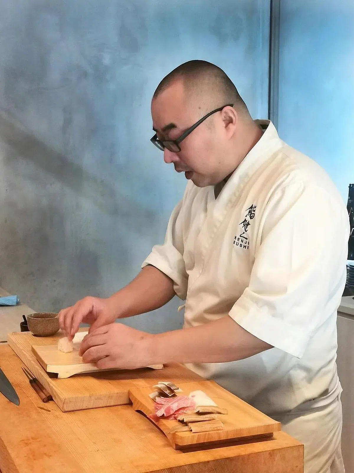 只有八个座位的Kenji Sushi，是中川健二师傅的个人舞台。（陈爱薇摄）