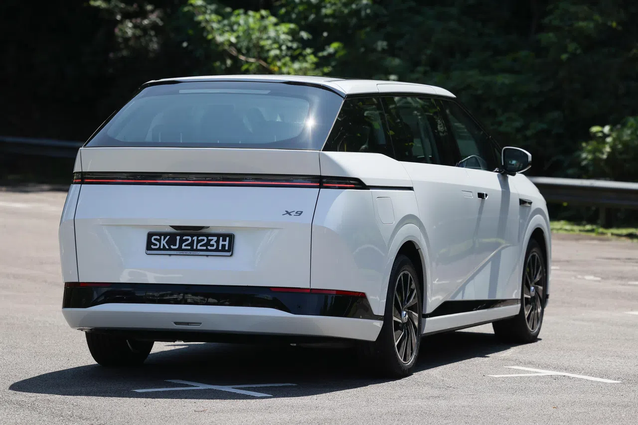 贯穿式尾灯带，与前脸灯带相呼应。（龙国雄摄）