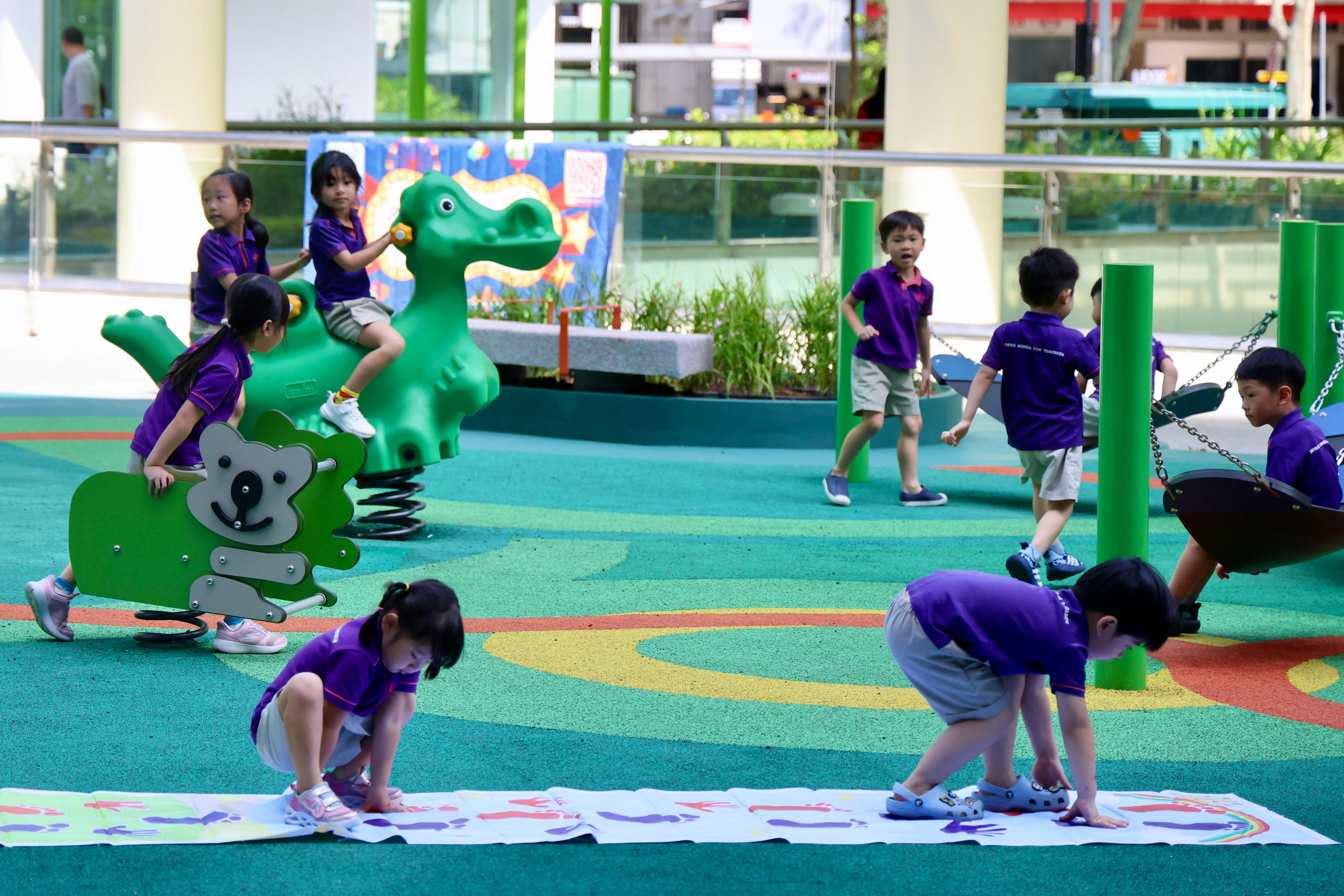 城市广场旁的City Green公园完成升级，新增两个以自然为主题的游乐场，让儿童在绿意环境中玩乐，也为家庭提供更多户外休闲空间。（陈斌勤摄）