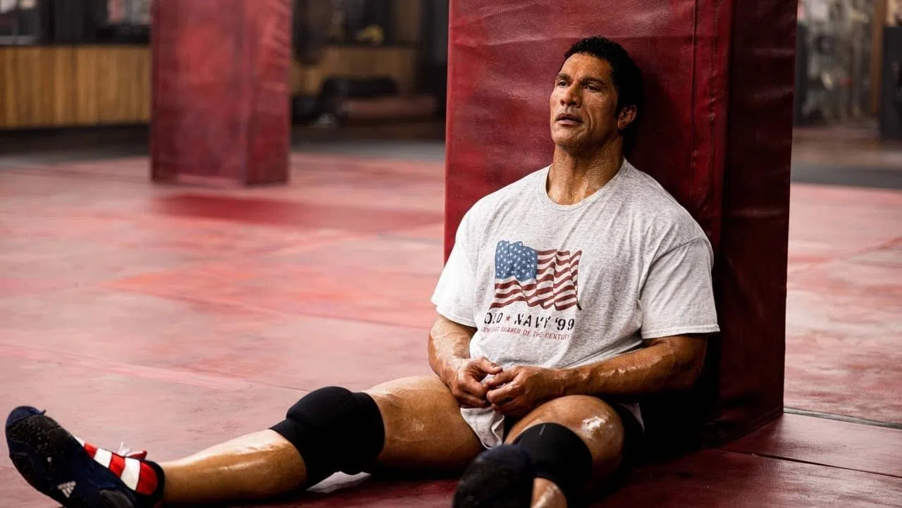 本尊Mark Kerr看到Dwayne Johnson的扮相后，简直不敢相信自己眼睛。（互联网）