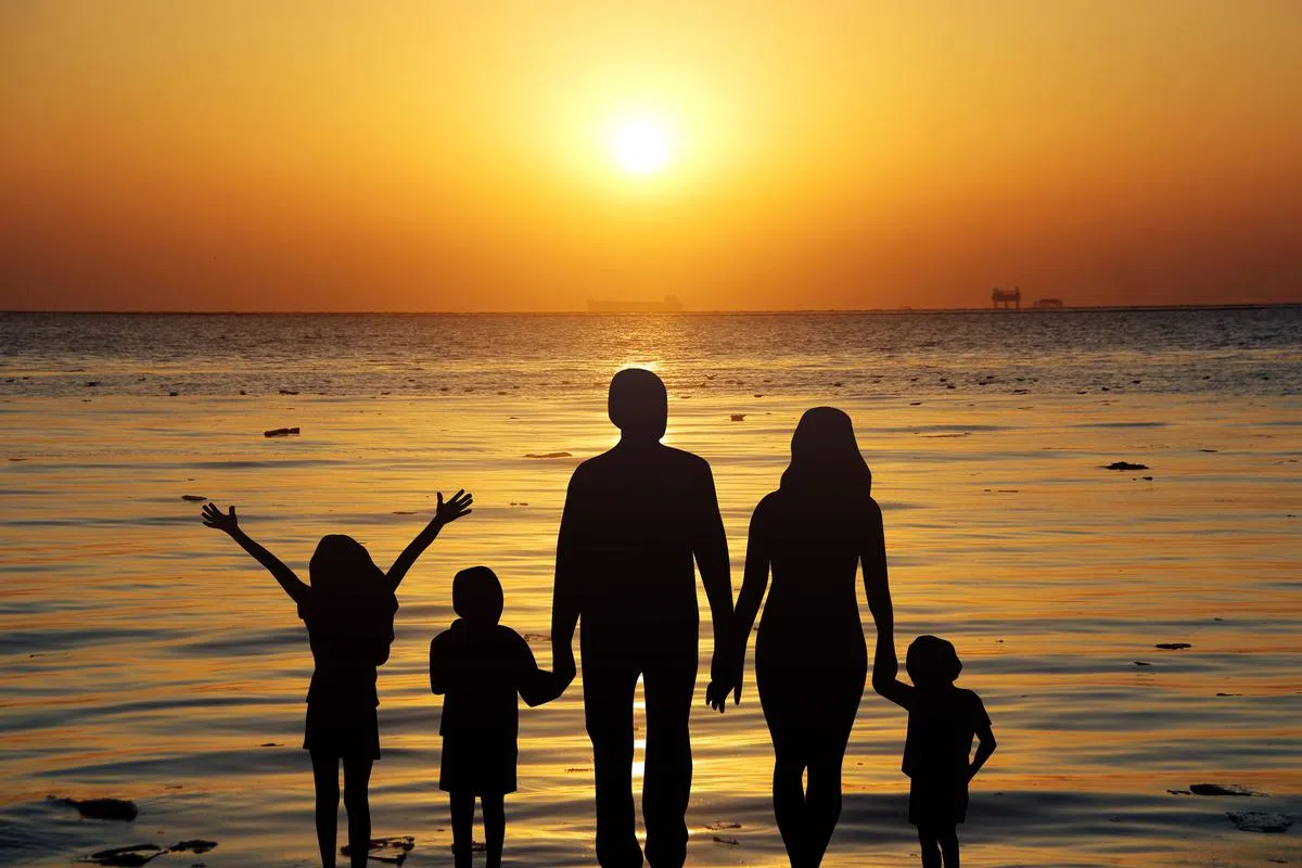 有分析认为，在控制金融风险之外，房地产调控的另一个宏观意义是希望通过控制房价来降低家庭生活开支，在长期时间内鼓励生育。（互联网）