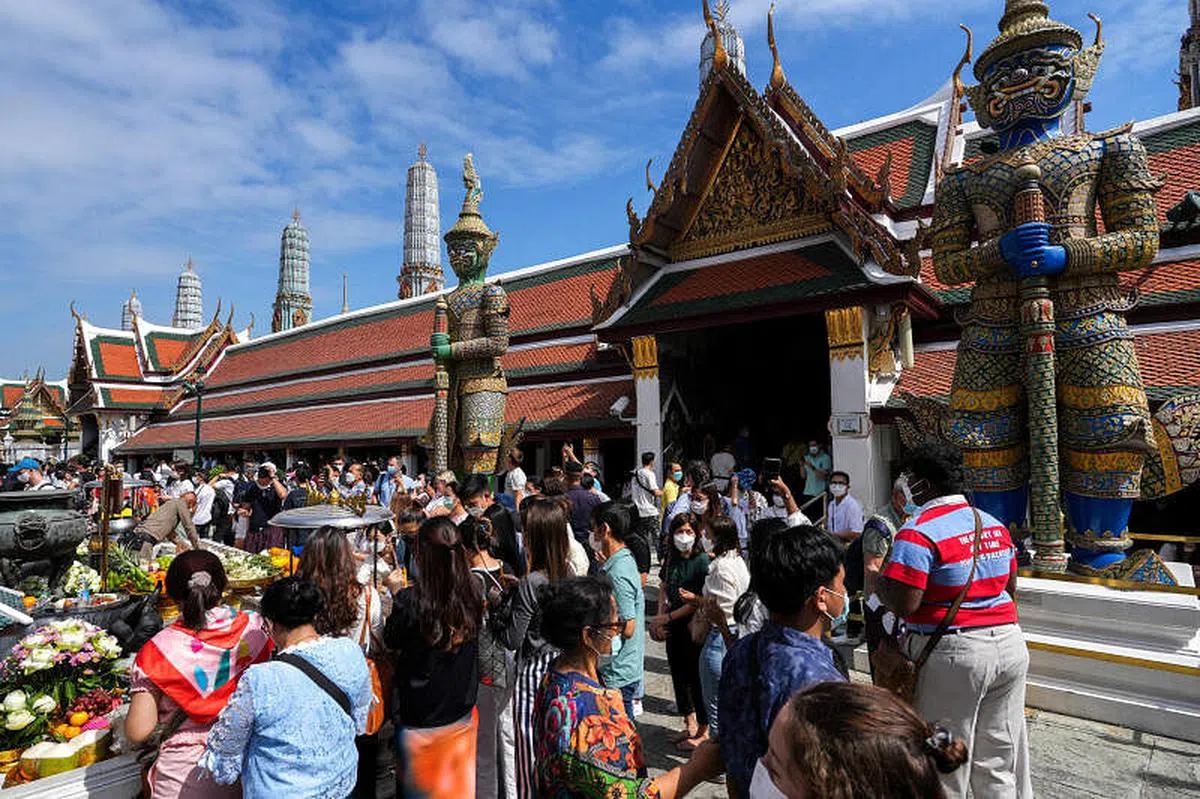 泰国曼谷大皇宫1月7日涌进大批游客。（路透社）