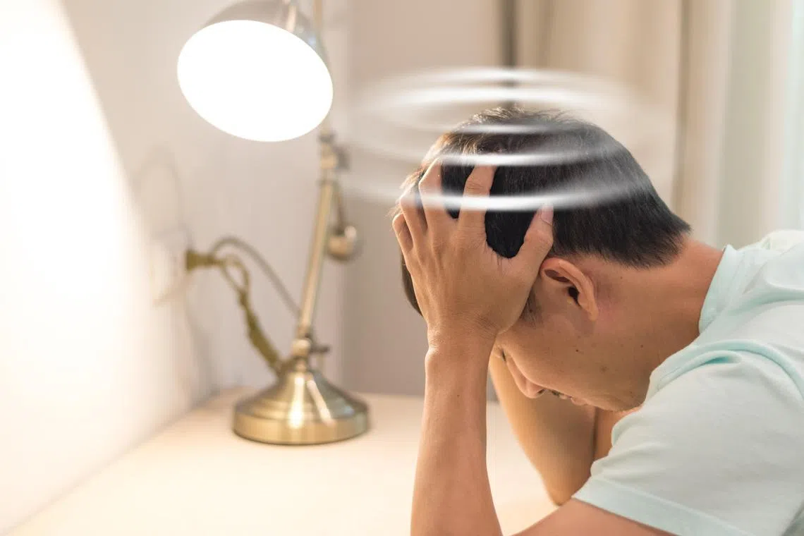 一旦出现严重脱水迹象，感到头晕心悸、身体虚弱，应及时求医。（iStock图片）