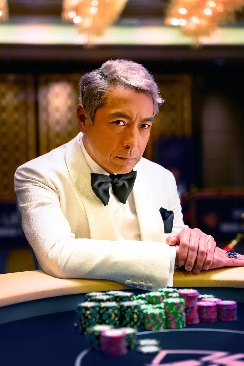 “黑哥”姜皓文在片中酷酷的造型和港星曾江颇神似。（mm2提供）