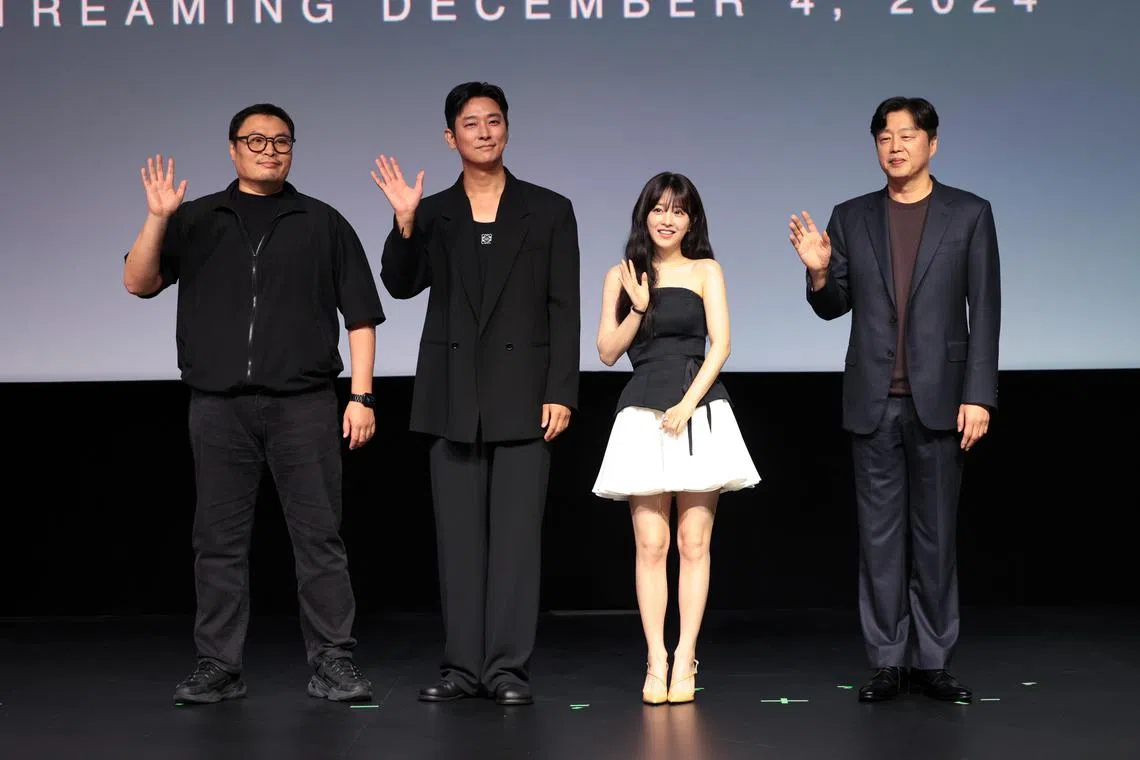 编剧姜草（左起）、朱智勋、朴宝英和导演金熙元到新加坡为《照明商店》造势。（张俊杰摄）
