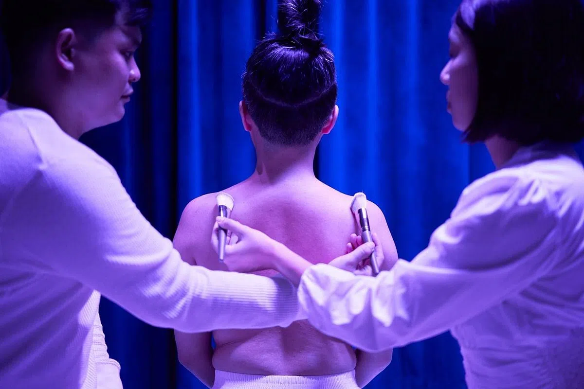 真人ASMR活动Whisperlodge提供网络没有的触觉体验，让参与者的多种感官身临其境感受ASMR。（SainouSpace提供）