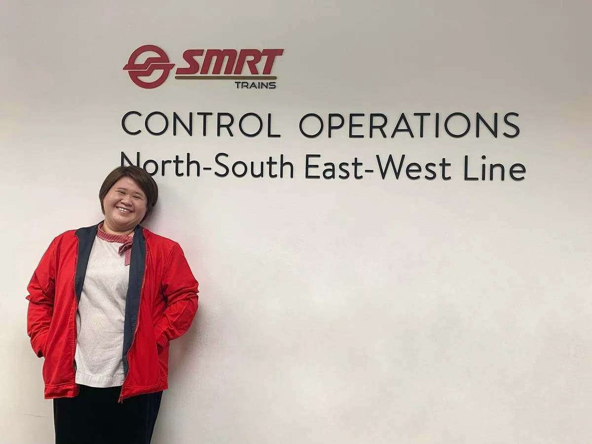 吴施燕于2014年入职SMRT地铁，成为了一名总控师。（受访者提供）