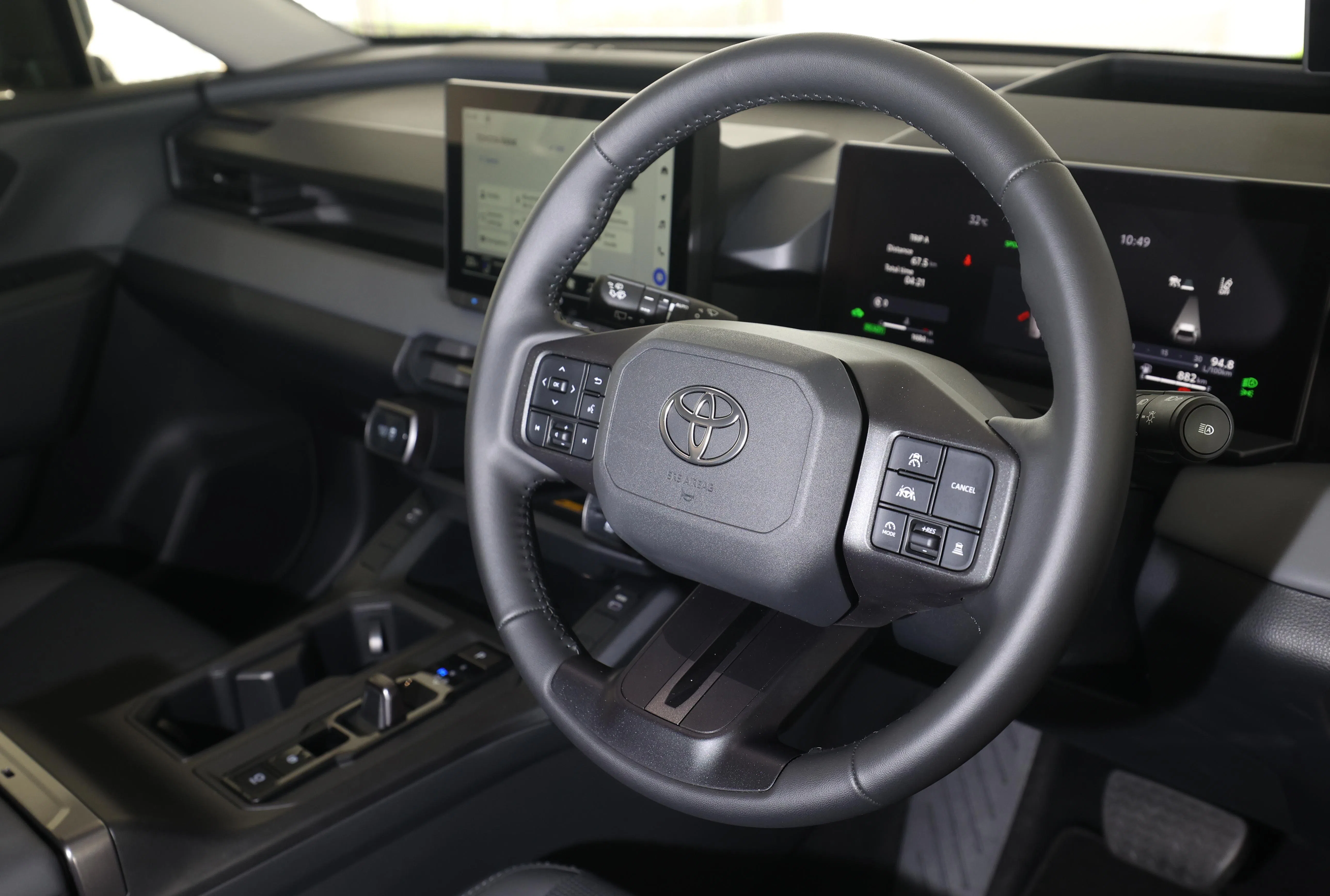 RAV4转向精准，悬挂系统偏向舒适。（邬福梁摄）