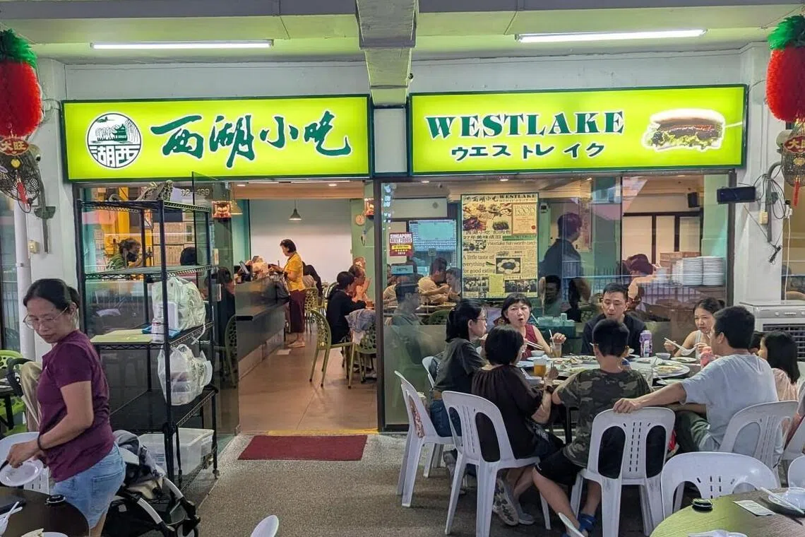 本地老字号菜馆西湖小吃，今年创办52周年。（餐馆提供）