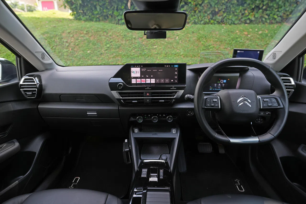 e-C4 X内饰设计简约，配备10英寸彩色中控触屏。（谢智扬摄）