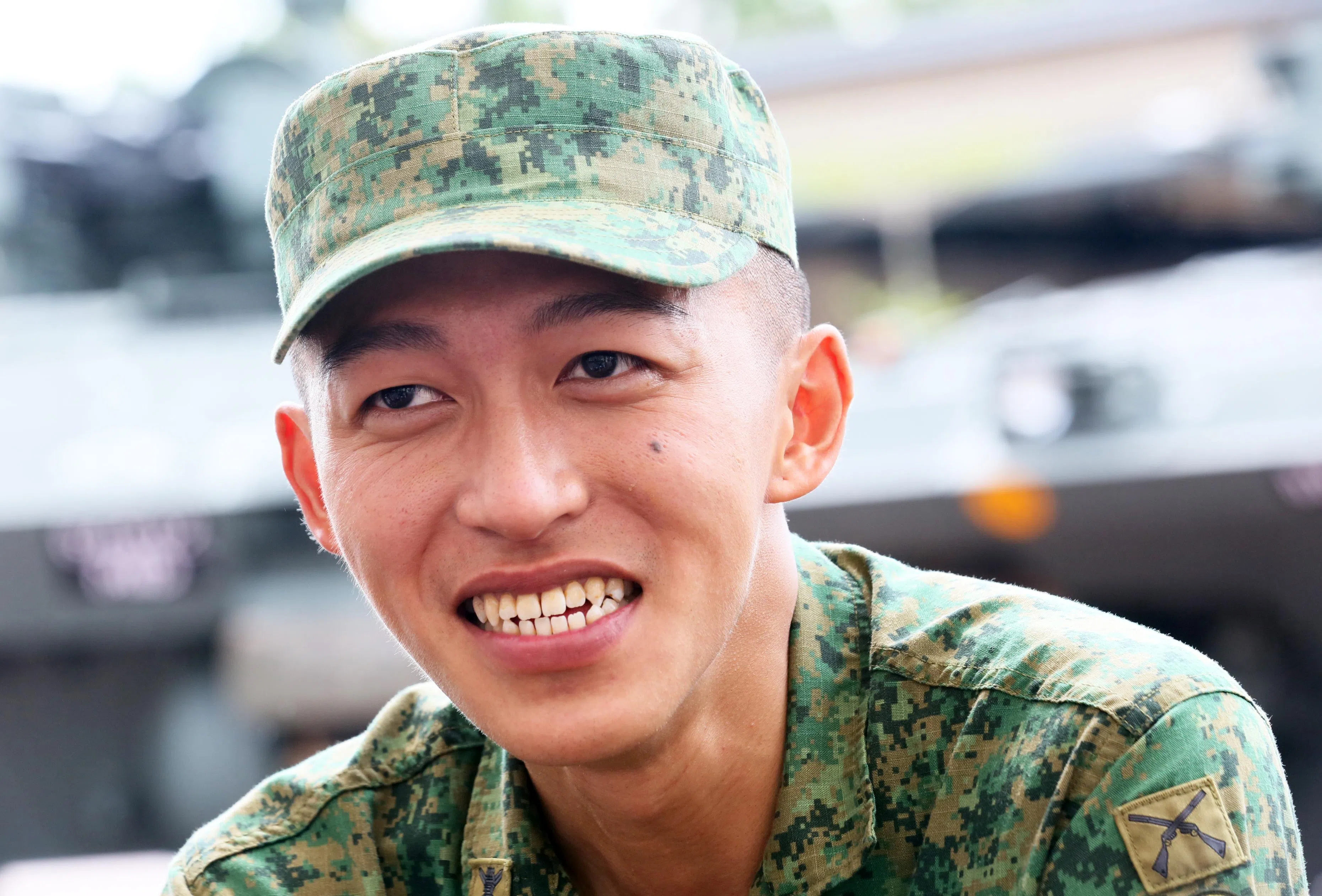 张智扬在电影《新兵正传》中饰演面冷心热的“魔鬼排长”。（档案照）