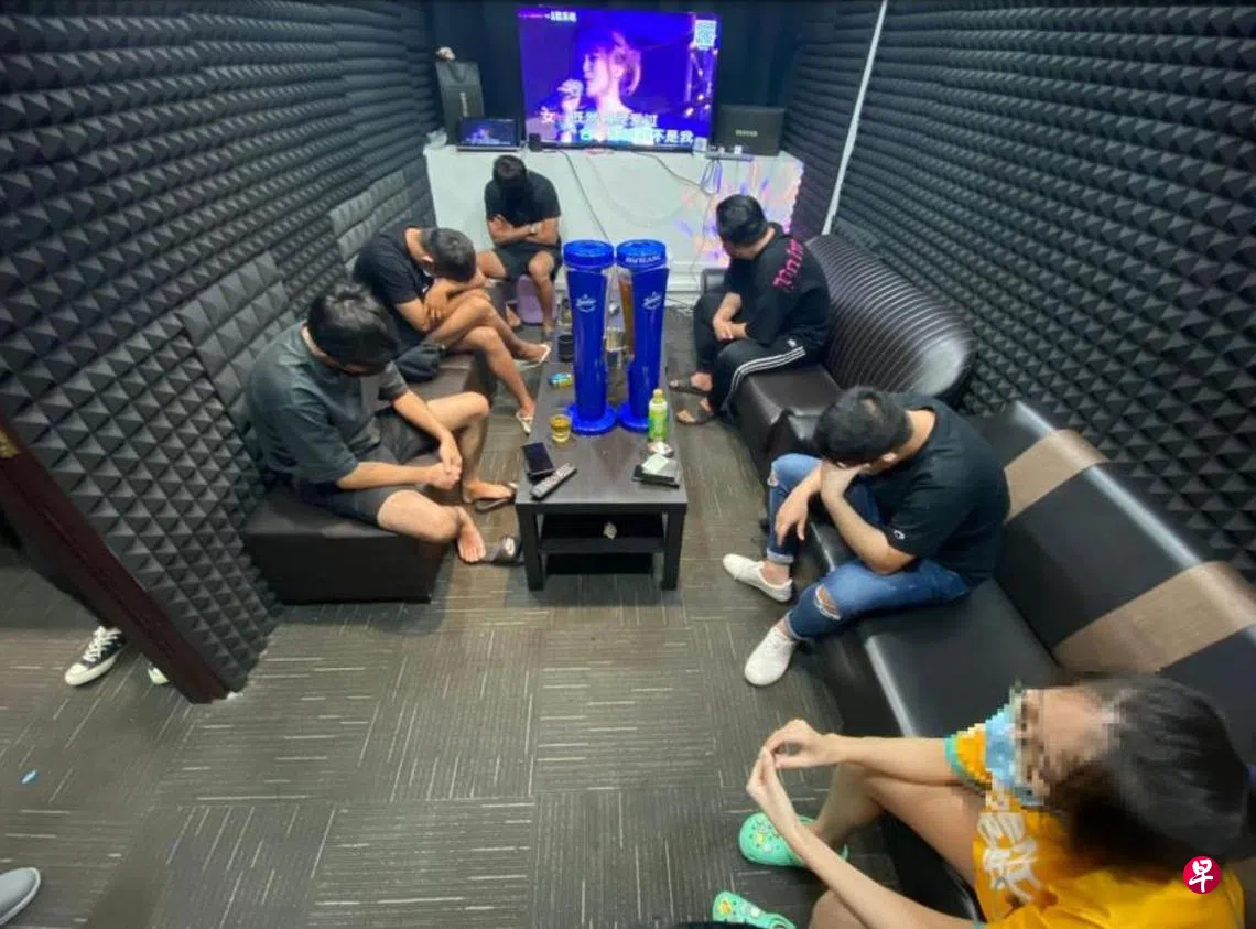 警方突击按摩及娱乐场所88人涉违反条例受查| 联合早报