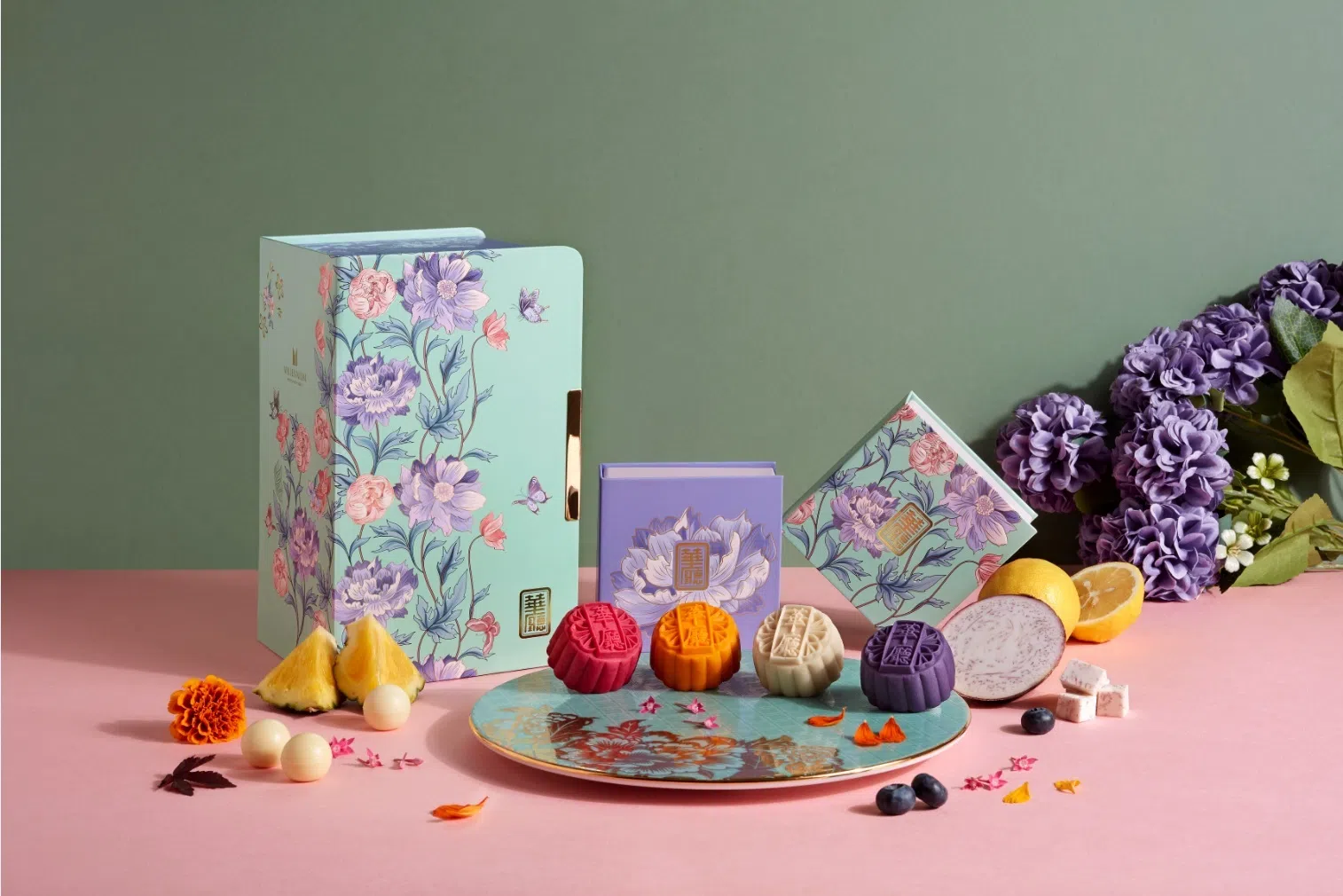 华厅的迷你冰皮月饼有猫山王、金桔柚子、凤梨芋泥、蓝莓陈酿花雕酒和白莲蓉香槟。（餐馆提供）