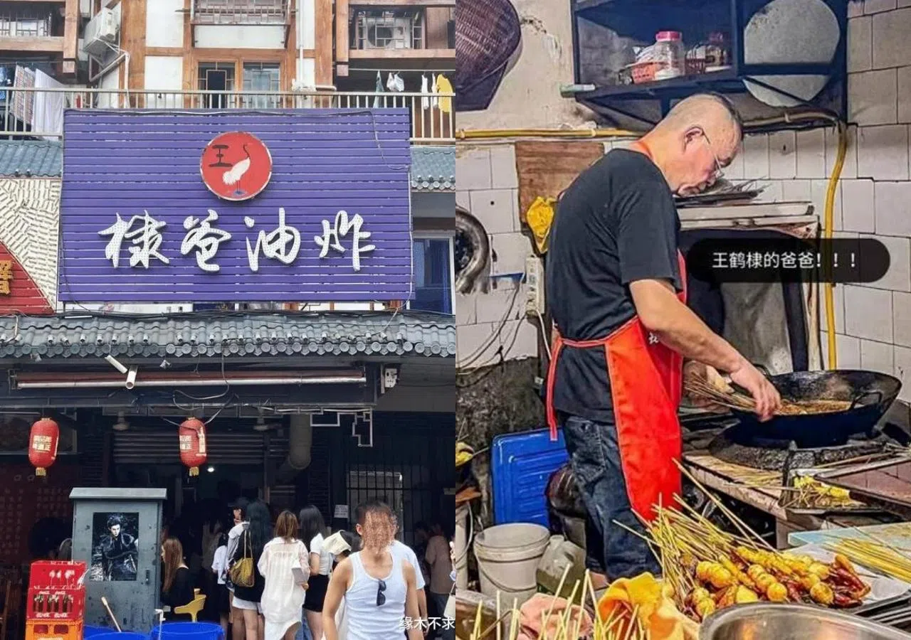 儿子是大明星，但棣爸仍坚持看守炸串档，非常接地气。（互联网）