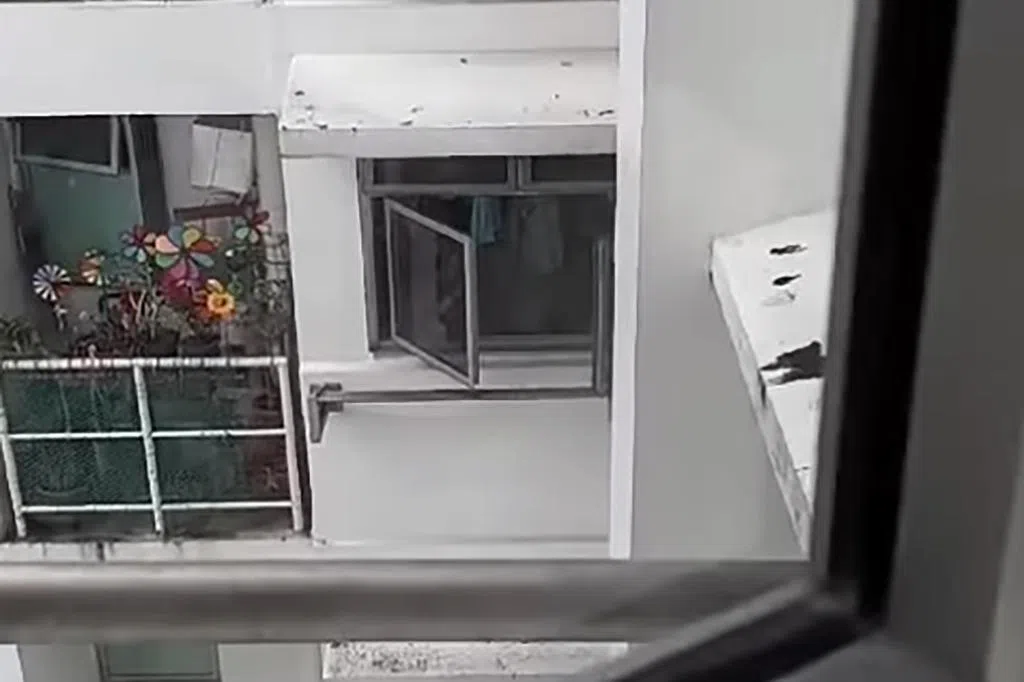 女居民诉：邻居唱K到深夜 生病都无法休息