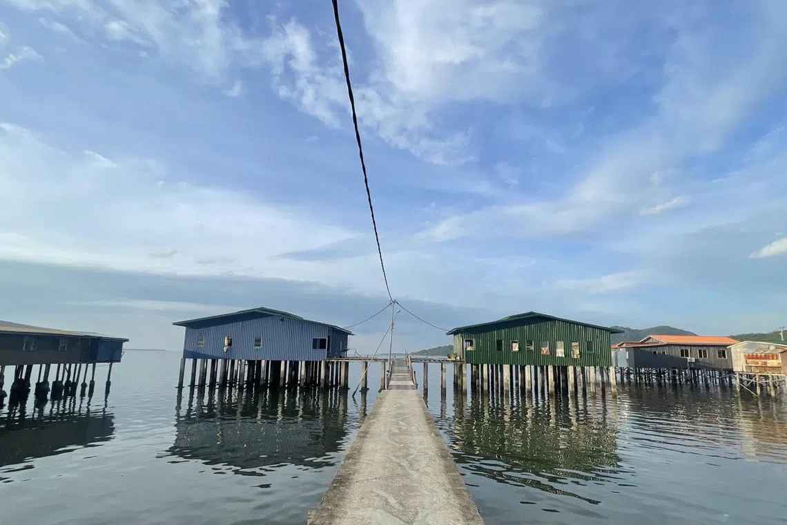 森森水屋区，居民以捕鱼为业，早期是华人聚集区。（李选楼摄）