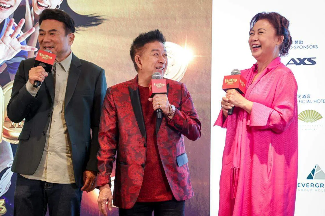 梁志强（左）爆料说，程旭辉（中）能和心目中的女神向云（右）饰演夫妻感觉美梦成真。（叶振忠摄）