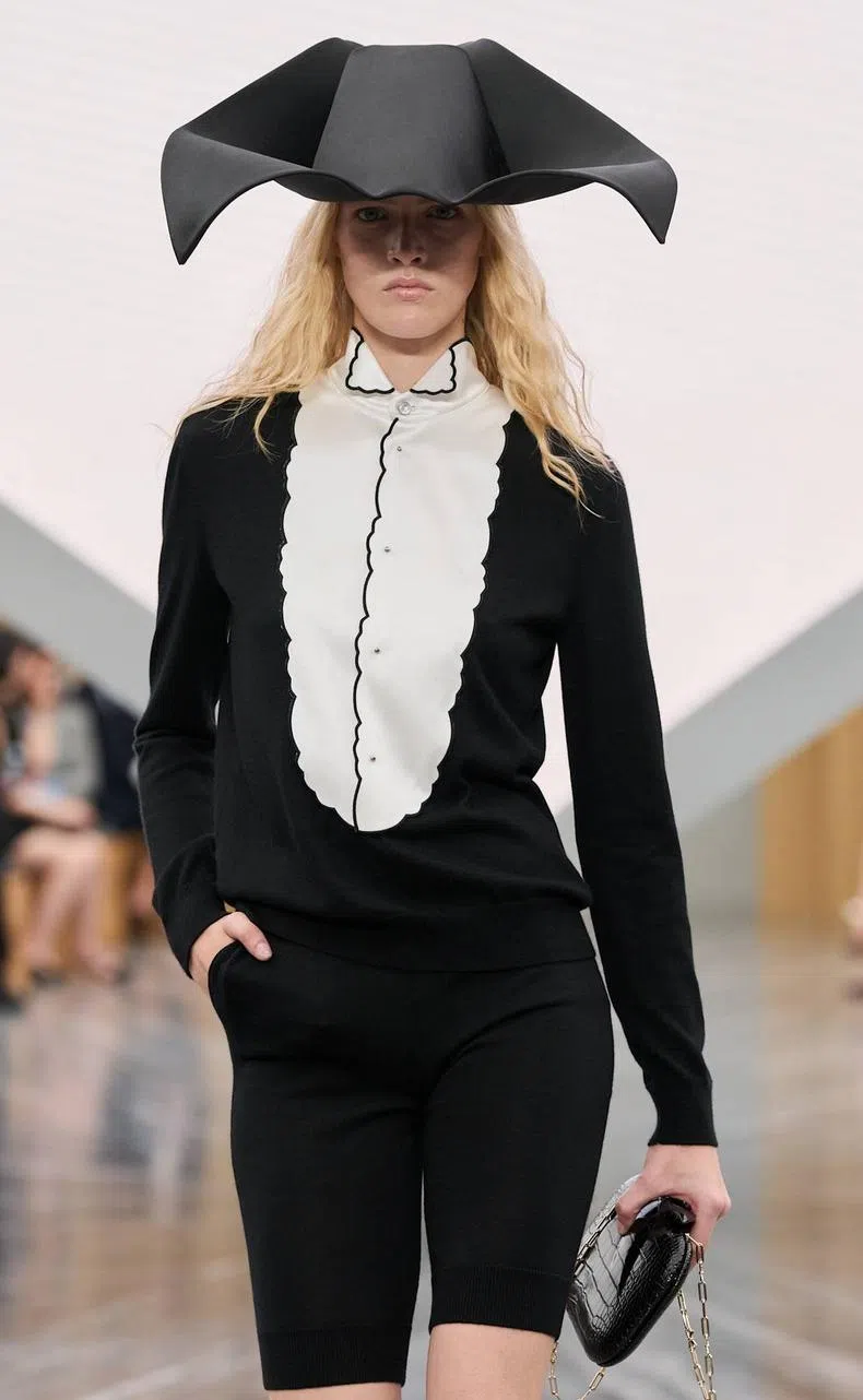 今年春夏迪奥也玩“视错觉”设计。（互联网）