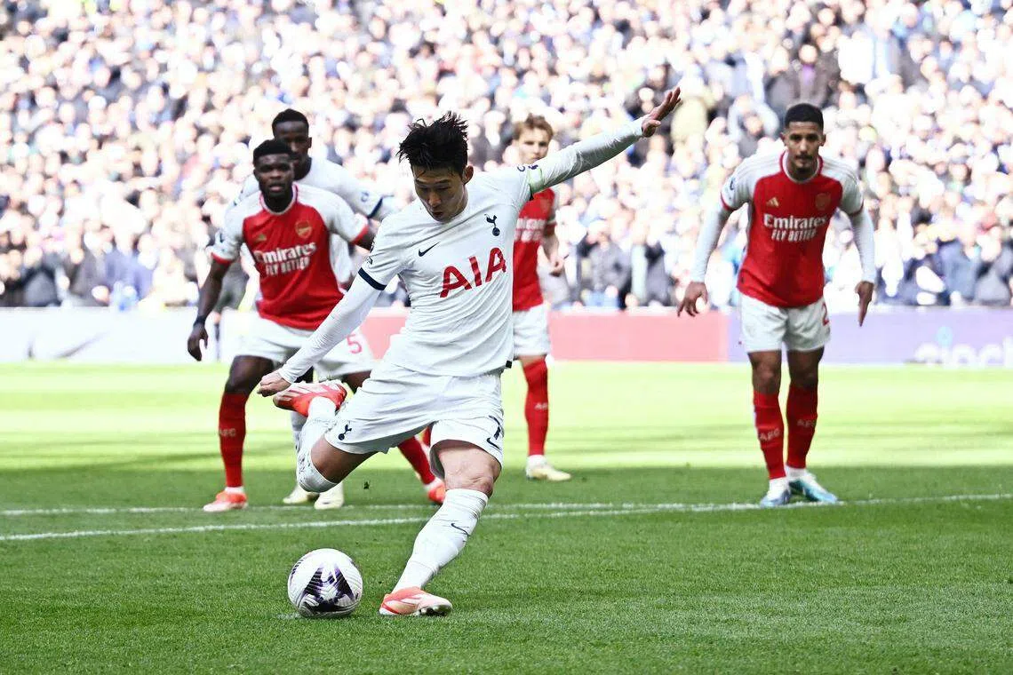 孙兴慜在第87分钟命中罚球，将比分改写至2比3。（路透社）