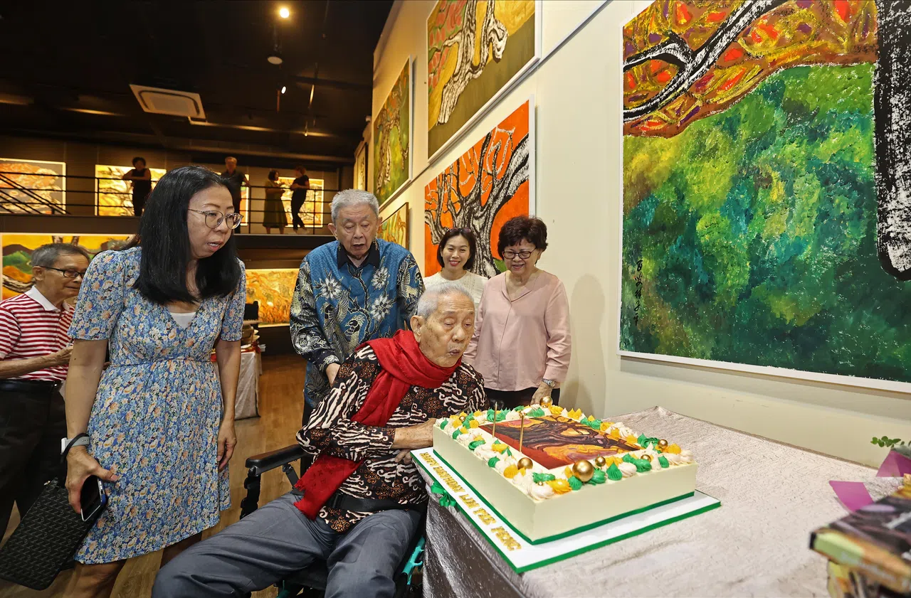 林子平2024年9月28日在林子平艺术之家举办以树为主题的新书发布会兼画展“树的呼唤”。当天也是他103岁生日。（陈渊庄摄）