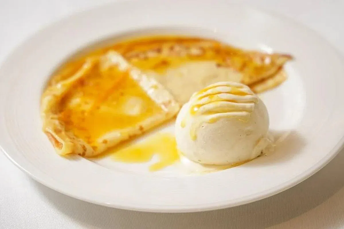 甜品可丽饼搭配雪糕，冷热美味。（叶振忠摄）