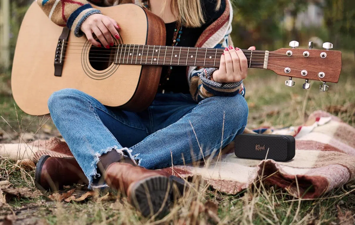 中型的Nashville重量约1公斤，使用两个2.25英寸全频驱动单元和两个无源辐射器。（厂商提供）