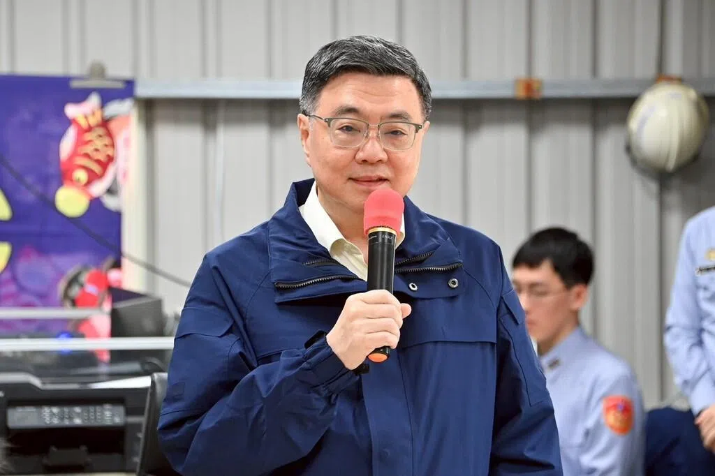 台湾行政院长卓荣泰在五一假期首日首度前往马祖，视察海巡署第十海巡队的厅舍建设工程，发言中点名解放军机的灰色侵扰，并强调离岛是台湾防卫的最前线。