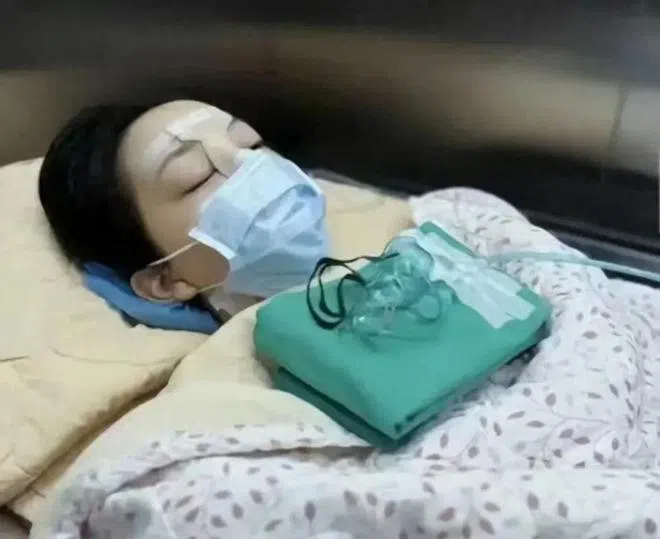李嫣公开手术照，引起热议。（互联网）