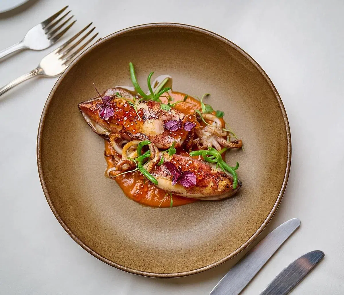 L'Angelus鲜甜的墨鱼镶古斯米。（餐馆提供）