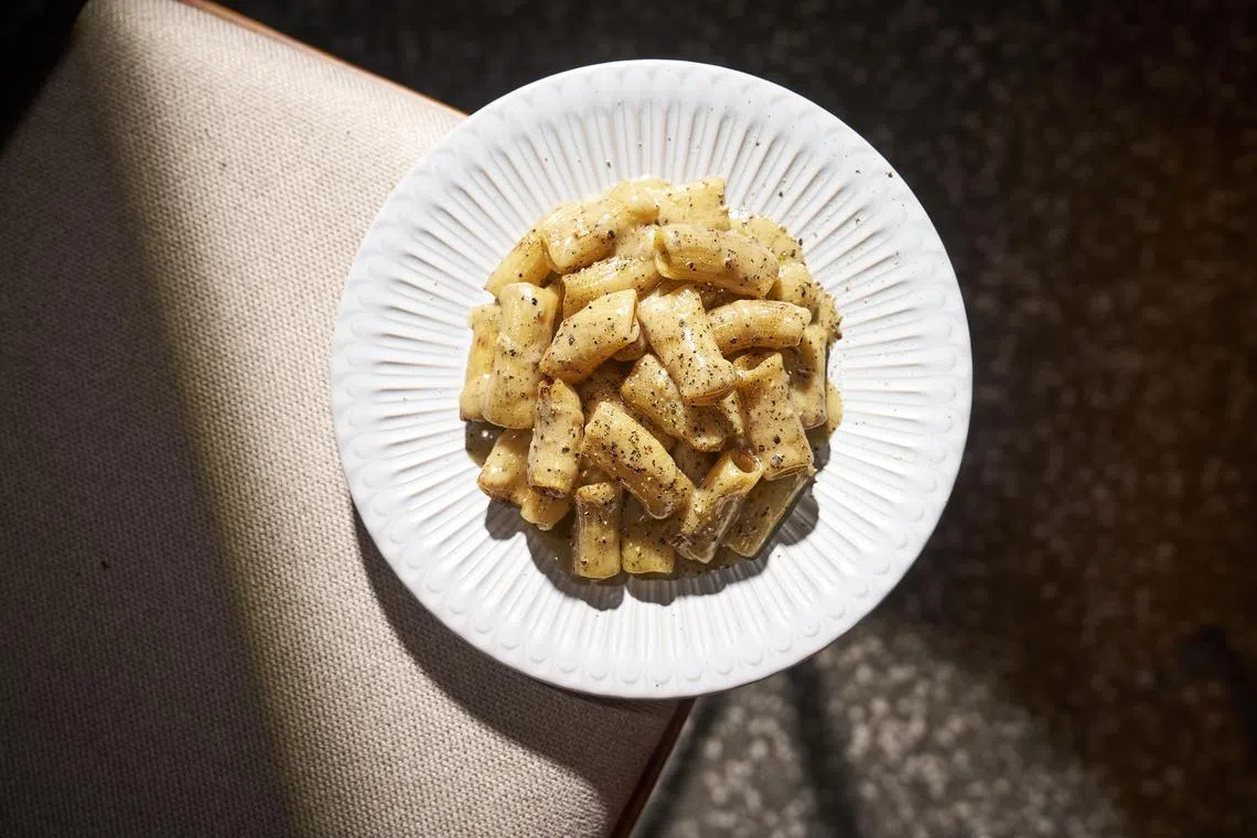 Bar Cicheti的黑椒芝士意大利通心面（Smoked Rigatoni Cacio e Pepe）有一层烟熏香气。（餐馆提供）