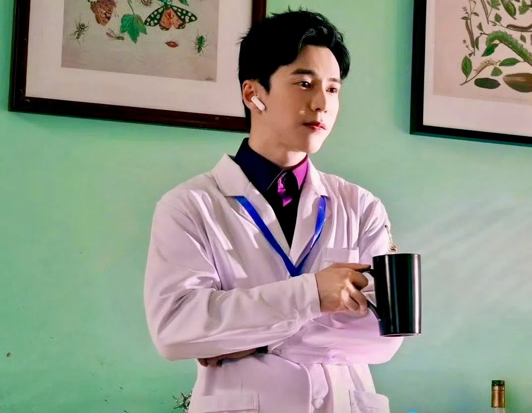 王冠逸饰演法医马里奥，前三集主要与楚月有对手戏。（取自破茧官微）