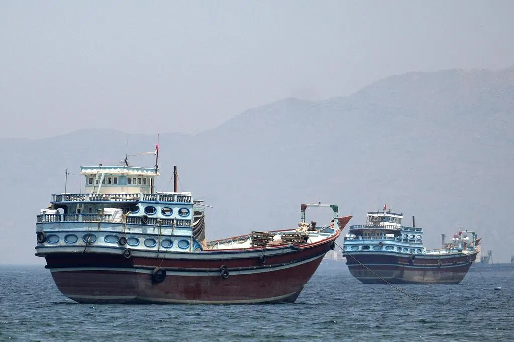 英海军：战事致霍尔木兹海峡航运量骤降九成以上
