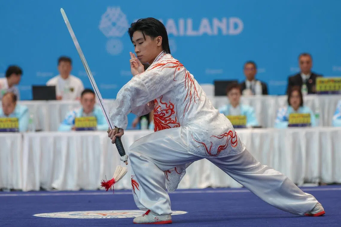 郑宇轩连续两届东运会获得男子太极拳和太极剑银牌，成绩为19.543分。（白艳琳摄）